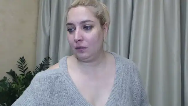 Snapshot of sweetpussy13 chatting on December 2024 07:21:01 AM sweetpussy13 online show from December 2024 07:21:01 AM