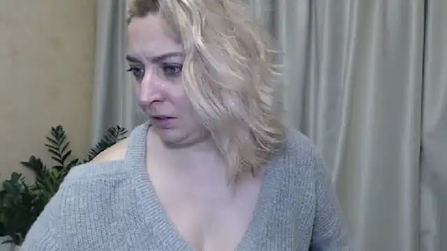 Snapshot of sweetpussy13 chatting on December 2024 10:17:02 AM sweetpussy13 online show from December 2024 10:17:02 AM