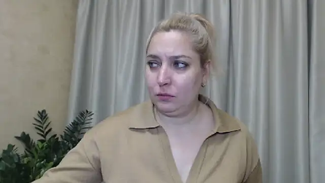 Snapshot of sweetpussy13 chatting on December 2024 07:31:01 AM sweetpussy13 online show from December 2024 07:31:01 AM