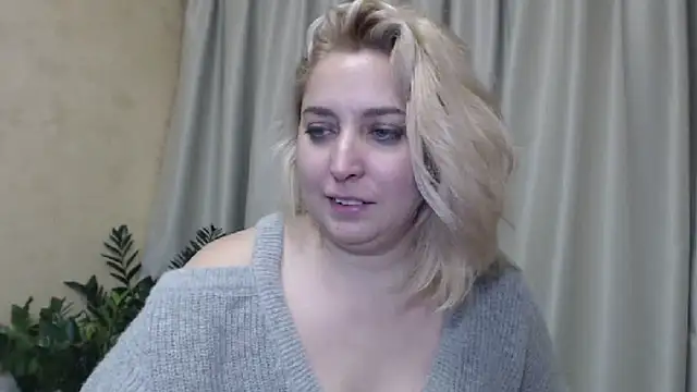 Snapshot of sweetpussy13 chatting on December 2024 12:11:01 PM sweetpussy13 online show from December 2024 12:11:01 PM