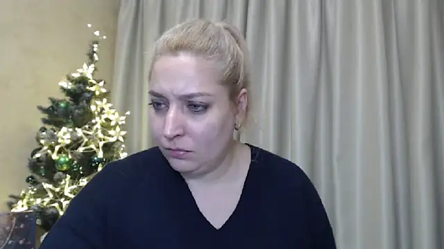 Snapshot of sweetpussy13 chatting on December 2024 09:43:02 AM sweetpussy13 online show from December 2024 09:43:02 AM