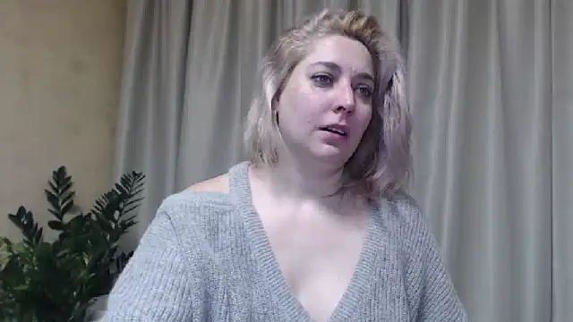 Snapshot of sweetpussy13 chatting on January 2025 07:08:02 AM sweetpussy13 online show from January 2025 07:08:02 AM