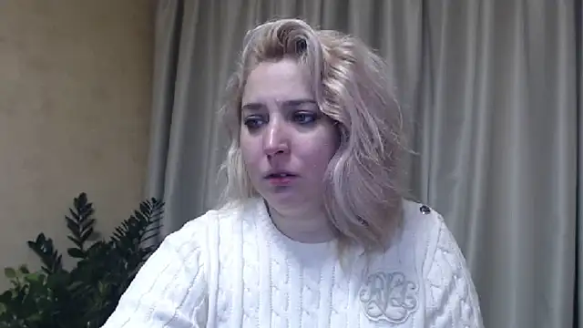Snapshot of sweetpussy13 chatting on February 2025 07:07:01 AM sweetpussy13 online show from February 2025 07:07:01 AM