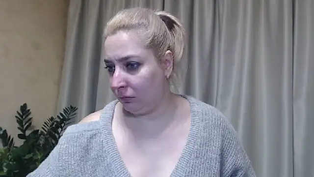 Snapshot of sweetpussy13 chatting on February 2025 06:44:01 AM sweetpussy13 online show from February 2025 06:44:01 AM