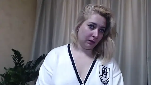 Snapshot of sweetpussy13 chatting on March 2025 06:32:01 AM sweetpussy13 online show from March 2025 06:32:01 AM