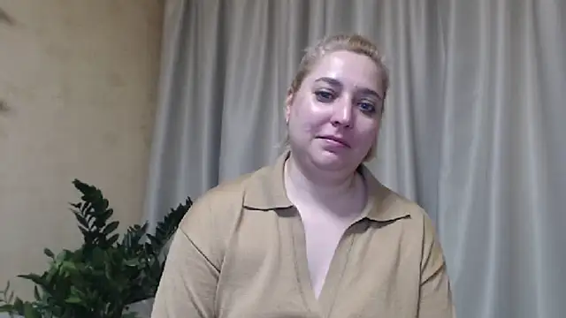 Snapshot of sweetpussy13 chatting on March 2025 09:30:01 AM sweetpussy13 online show from March 2025 09:30:01 AM