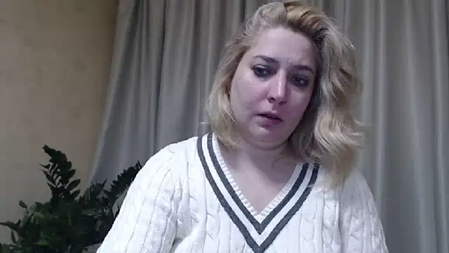 Snapshot of sweetpussy13 chatting on March 2025 06:42:02 AM sweetpussy13 online show from March 2025 06:42:02 AM