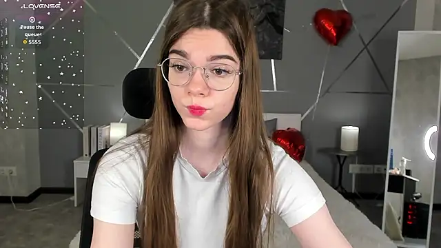 miss  evelyne online show from March 2026 07:24:01 AM