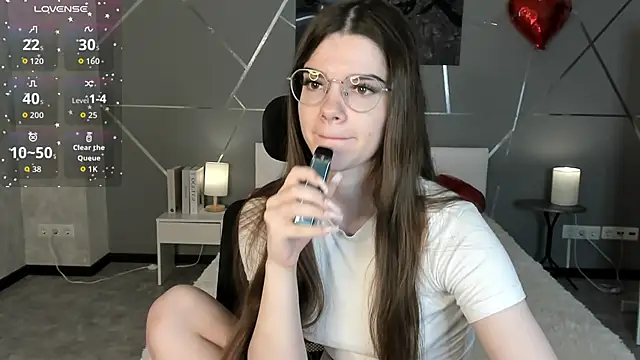 miss  evelyne online show from March 2026 07:23:01 AM