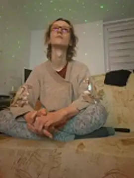 KoruYang online show from December 2025 03:50:01 PM