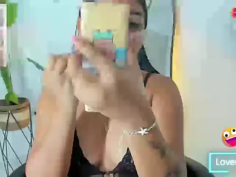 Dulcelola  online show from February 2026 01:37:01 PM