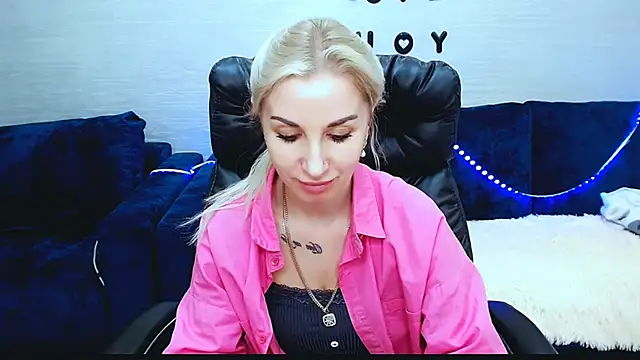 Hanna--Sweet online show from December 2025 04:00:01 PM