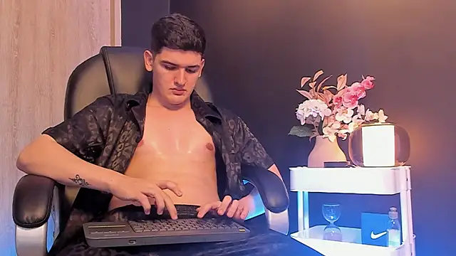 Valentino ceratti online show from February 2026 06:29:02 AM