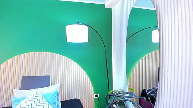 dahianeconnor online show from May 2026 11:37:01 AM