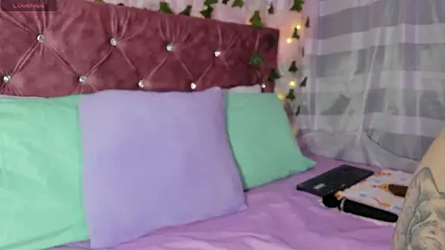 Ayla-marttinez online show from June 2026 01:36:01 AM