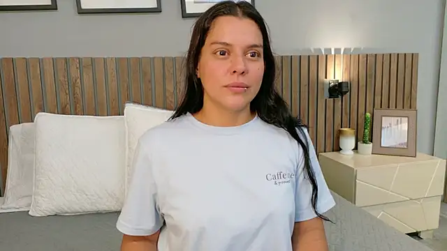 Mia Bellefort online show from April 2026 08:34:01 PM