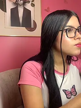 Snapshot of PrettyDafnne chatting on December 2025 06:56:02 PM PrettyDafnne online show from December 2025 06:56:02 PM