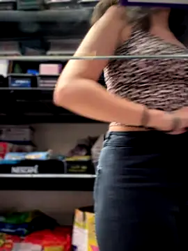 Snapshot of im_loreinnn chatting on December 2025 02:12:02 PM im loreinnn online show from December 2025 02:12:02 PM