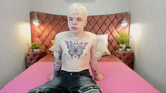 Snapshot of MillerBills chatting on December 2025 11:48:01 AM MillerBills online show from December 2025 11:48:01 AM