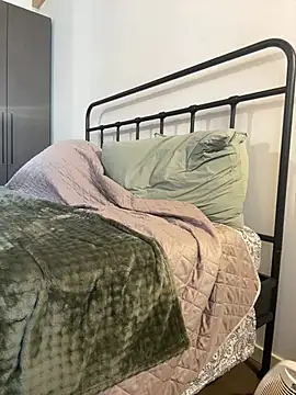 YourSlutQueen online show from March 2026 11:48:02 AM