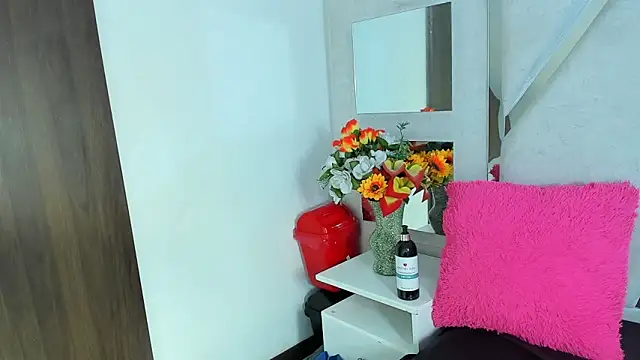 Snapshot of Alana_Hotterr chatting on February 2026 03:47:02 AM Alana Hotterr online show from February 2026 03:47:02 AM