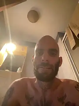 WoolyEarpiece online show from December 2025 01:18:02 PM