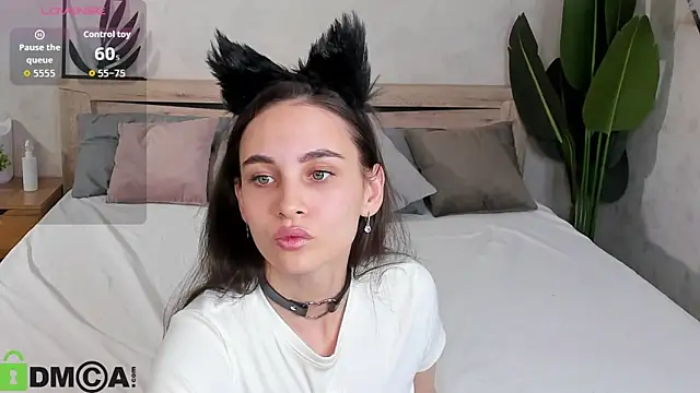 Snapshot of Skye_Taylor chatting on December 2025 12:59:02 AM Skye Taylor online show from December 2025 12:59:02 AM