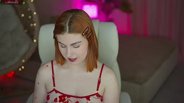 GingerPinky online show from April 2026 07:08:02 PM