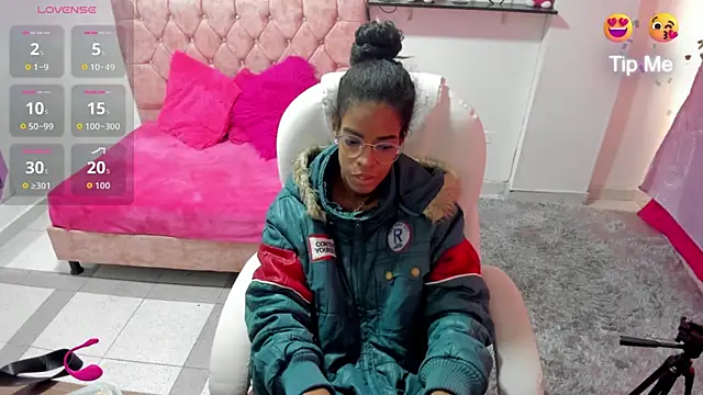 Thianahornyy online show from December 2025 12:11:02 PM