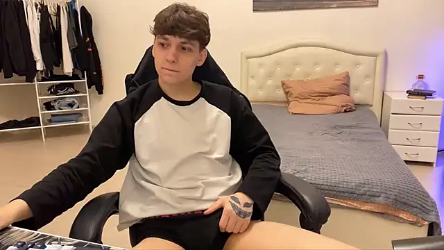 Snapshot of Matthew__Cooper chatting on December 2025 08:15:02 PM Matthew Cooper online show from December 2025 08:15:02 PM