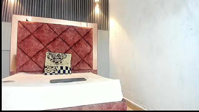 TAYSON SCOTT online show from January 2026 01:02:01 PM