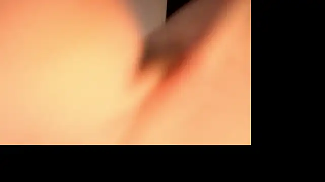 Snapshot of bluntbeautyxo chatting on December 2025 02:22:01 PM bluntbeautyxo online show from December 2025 02:22:01 PM