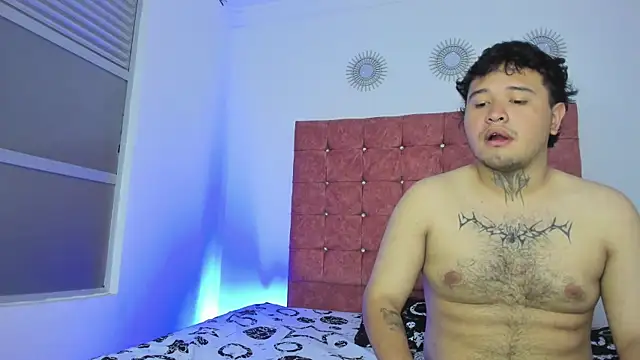 Snapshot of Beele_and_Evie chatting on January 2026 07:28:02 PM Beele and Evie online show from January 2026 07:28:02 PM