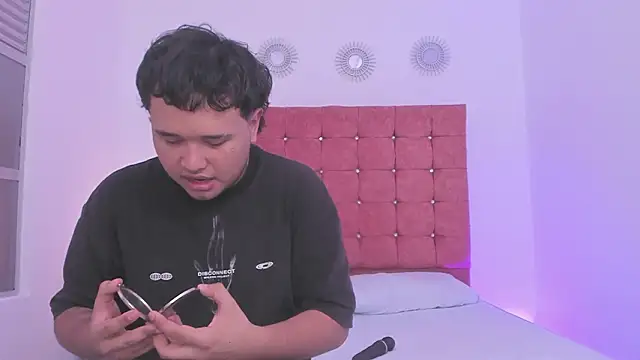 Snapshot of Beele_and_Evie chatting on February 2026 07:53:01 PM Beele and Evie online show from February 2026 07:53:01 PM