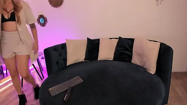 Morgan Lux online show from January 2026 02:38:01 AM