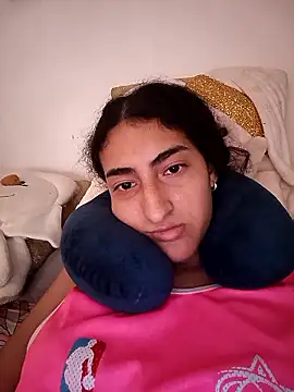 LindaRojas online show from December 2025 07:41:02 PM