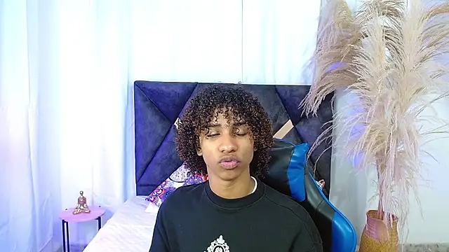 angelll18  online show from January 2026 08:44:01 PM