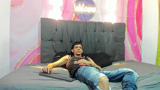 Straight Guy22 online show from January 2026 04:05:01 AM