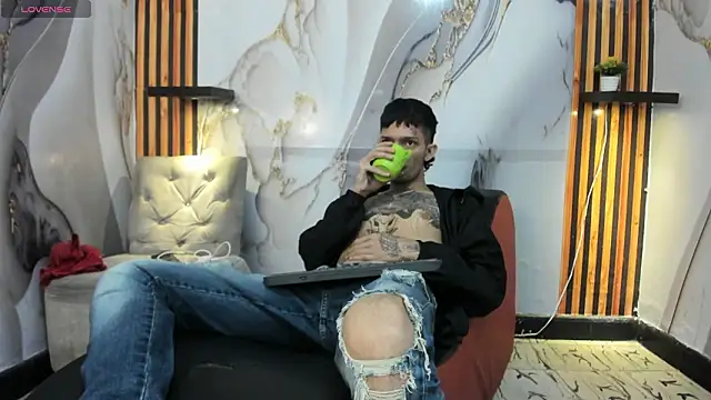 Straight Guy22 online show from February 2026 03:16:02 AM