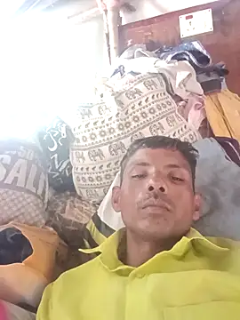 Snapshot of Akash32y chatting on December 2025 08:29:02 AM Akash32y online show from December 2025 08:29:02 AM