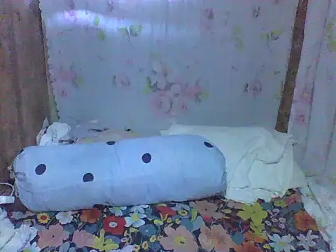 Snapshot of Petite_elise chatting on July 2026 10:27:01 PM Petite elise online show from July 2026 10:27:01 PM