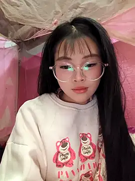 Quieny-x online show from December 2025 01:49:02 PM