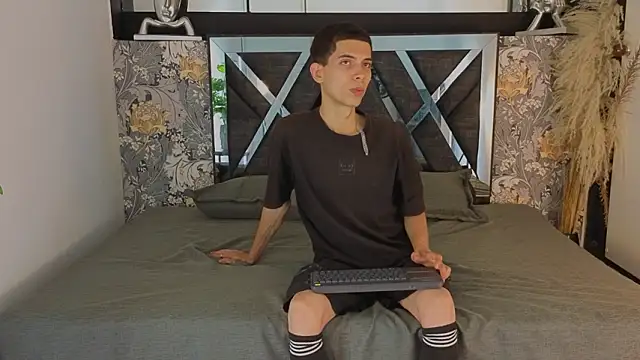 prettyboyy 13 online show from February 2026 09:24:01 PM