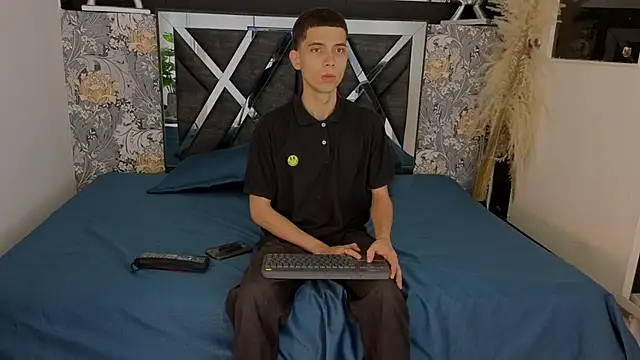 prettyboyy 13 online show from February 2026 07:19:02 PM