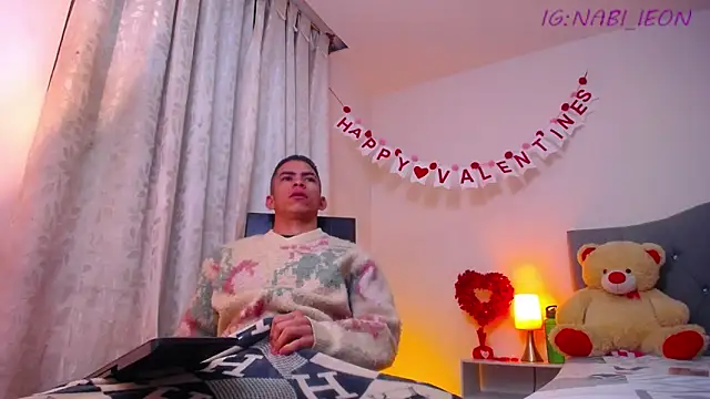 Snapshot of TOMBOYSEXX chatting on February 2026 10:03:02 AM TOMBOYSEXX online show from February 2026 10:03:02 AM