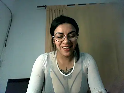Snapshot of luluclark69 chatting on May 2026 11:24:01 PM luluclark69 online show from May 2026 11:24:01 PM