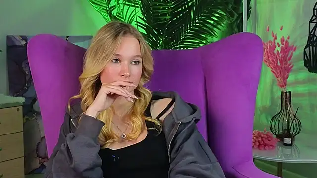 ElizFait online show from December 2025 11:04:02 AM