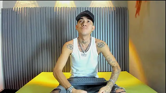 Snapshot of AYALA_TATTOO chatting on December 2025 07:41:02 PM AYALA TATTOO online show from December 2025 07:41:02 PM