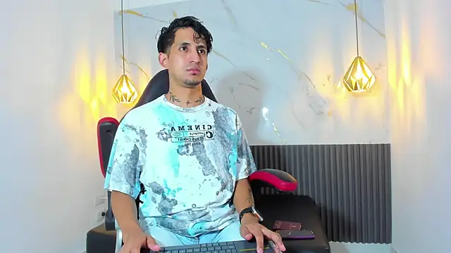 Snapshot of SalvatoreMontes chatting on December 2025 09:20:01 PM SalvatoreMontes online show from December 2025 09:20:01 PM