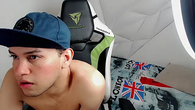 Snapshot of Luky_twink chatting on December 2025 04:17:01 AM Luky twink online show from December 2025 04:17:01 AM